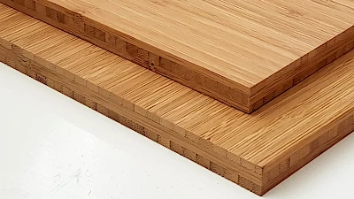 Bambusplatte mit 3-Schicht Aufbau, Vertikaloptik und Karamellfarbe